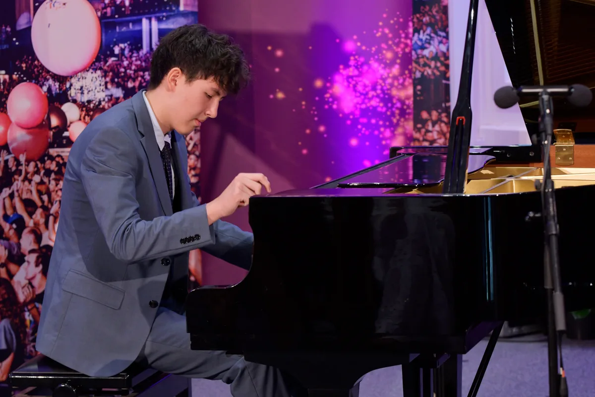 Jason Justin Huser aus Dübendorf ging dieses Jahr beim Kleinen Prix Walo leer aus. Jason Justin Huser am Klavier